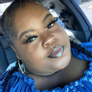 Meet your Posher, Yasmine